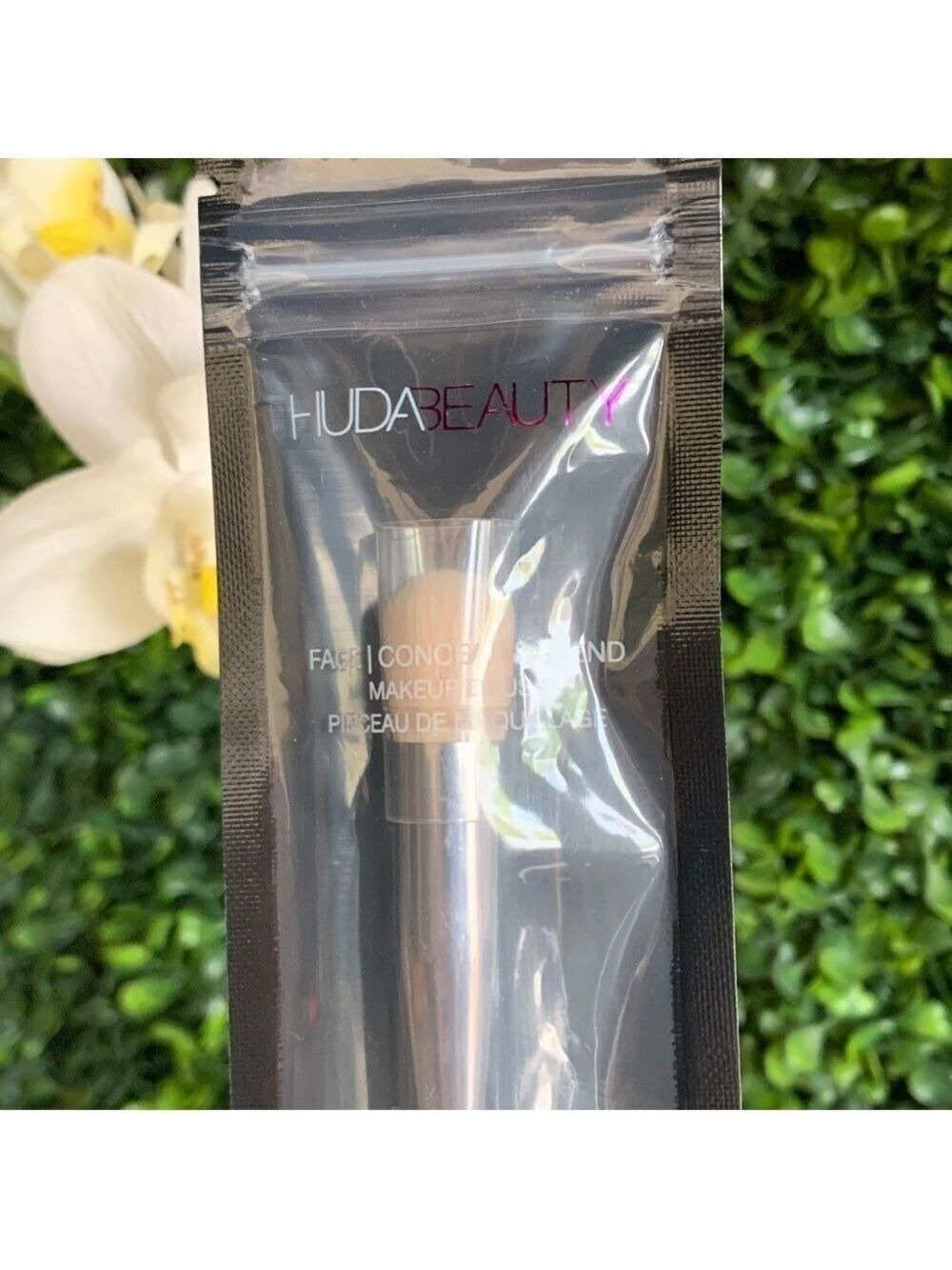 HUDA Beauty Conceal & Blend Complexion Brush | NEW